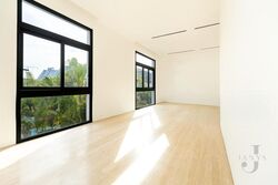 Mount Sinai Lane (D10), Detached #504059881